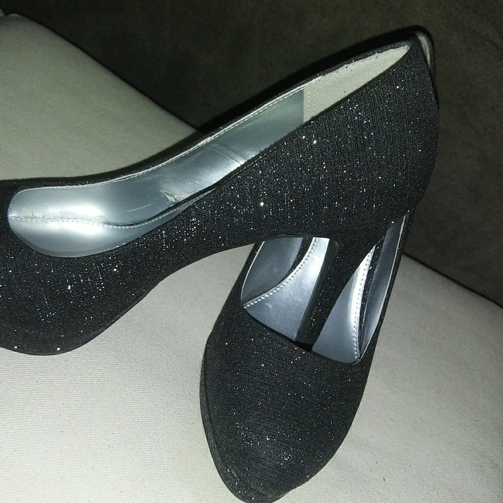 Like New! Fioni 6.5 Black/Sparkle Heels